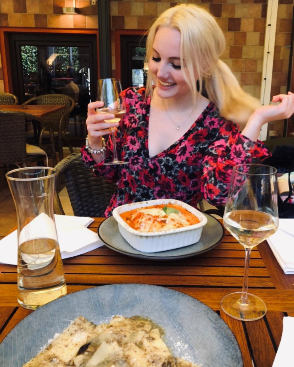 ChloeSimpson235's tweet photo. till the end. Friends forever❤️❤️
#MyTravelBuddy 
#BestfriendGoals https://t.co/W8wS2XczLf