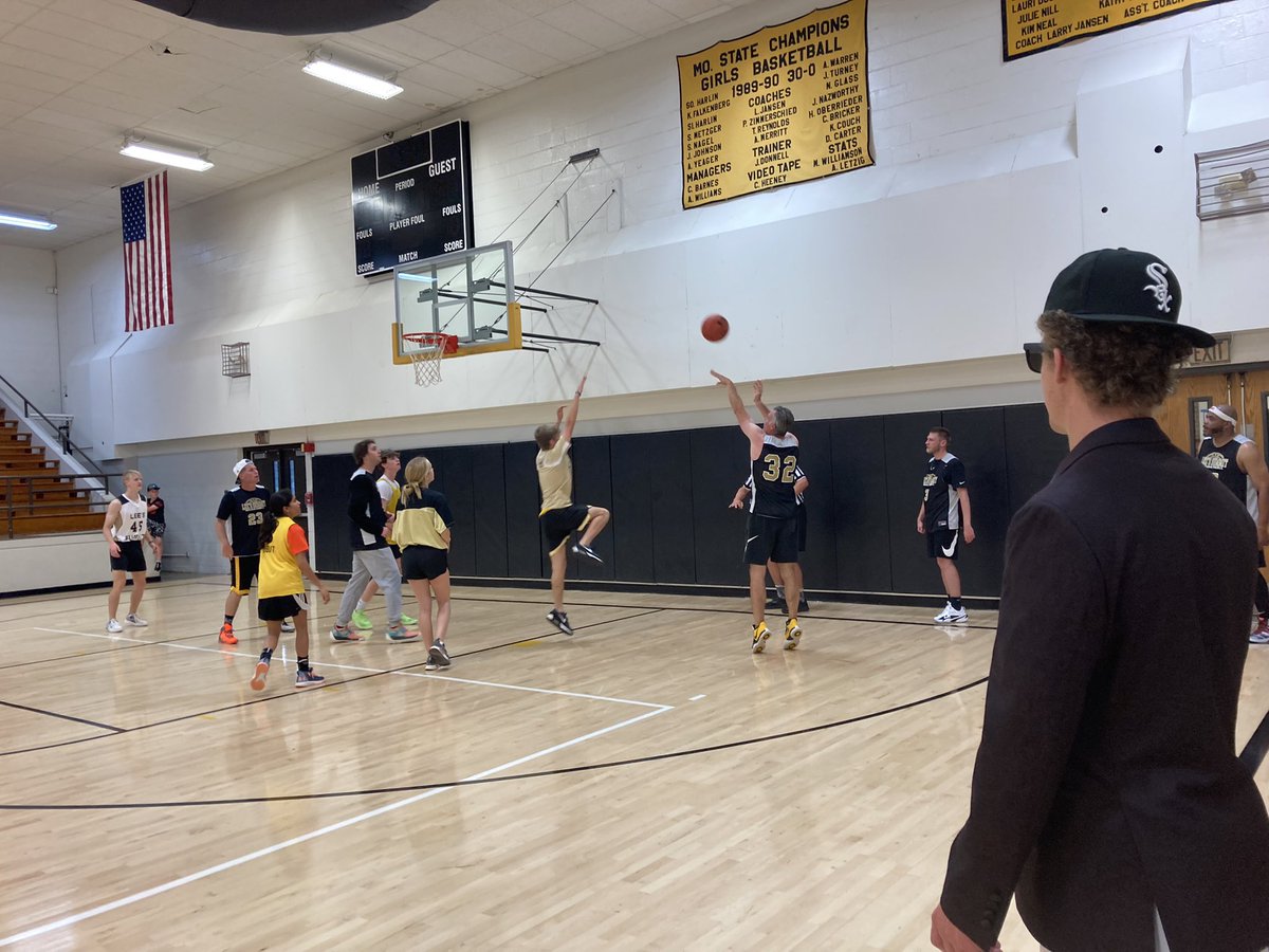 Coach McGuire had his hands full tonight: His assistant was T’d up, one of the officials was very shaky, he drew up some great in bound plays &amp; made A LOT of substitutions. He was able to lead the 🐅 staff to a 56-42 victory over the seniors.