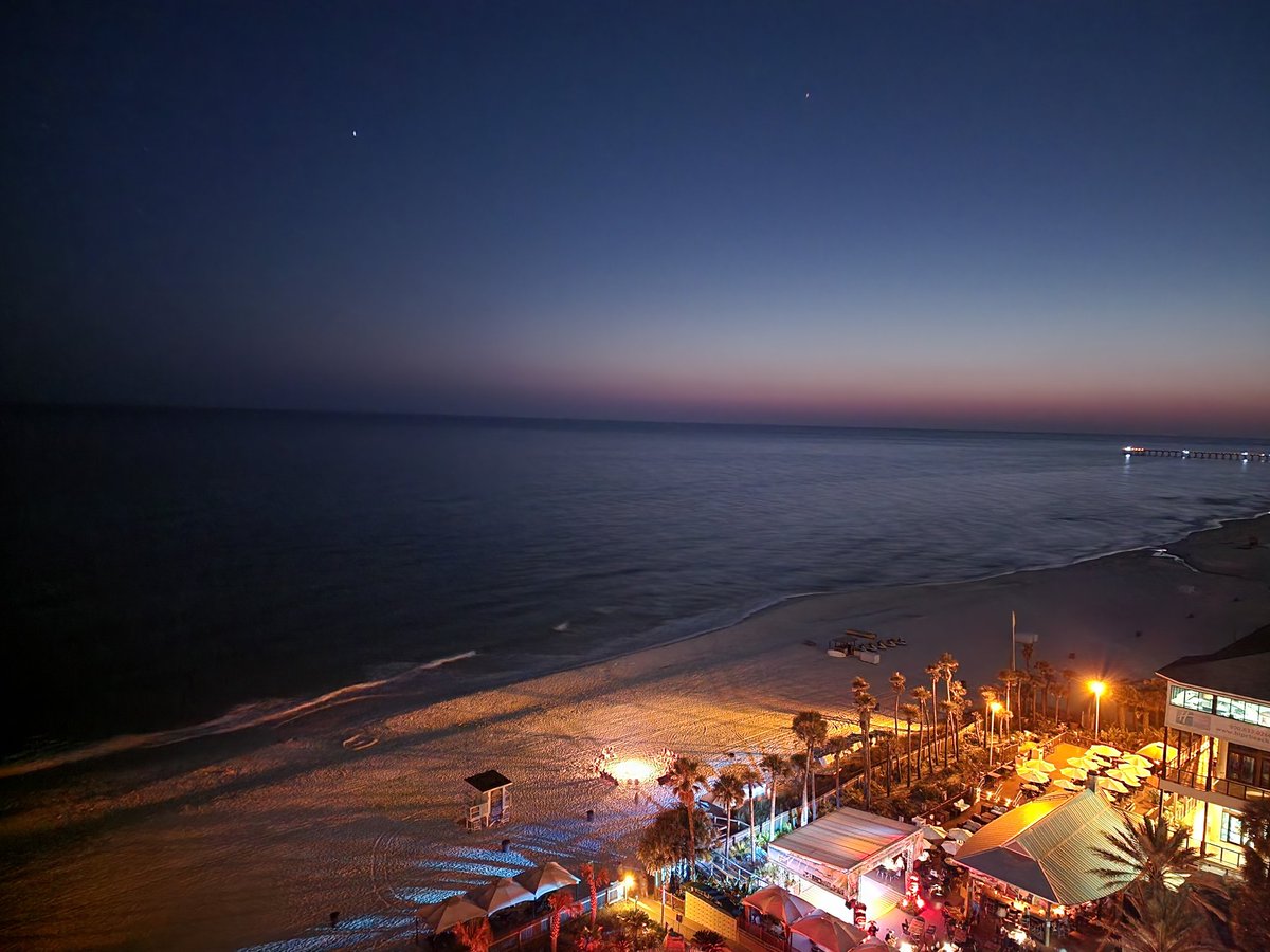 I always felt that with a new mobile  upgrade the cameras were never a huge improvement from the last predecessor. The s22ultra proved wrong. The sky was pretty much pitch dark.