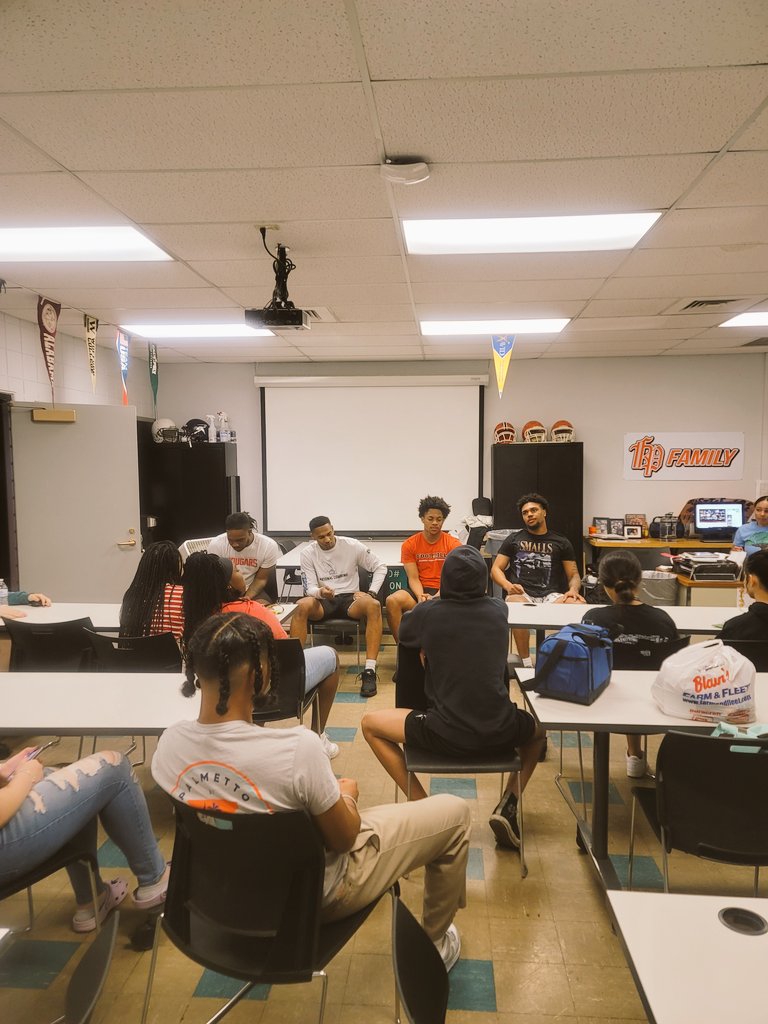 Thank you to my former student athletes for coming in and talking to my AVID students.

ALWAYS FAMILY!!!!!