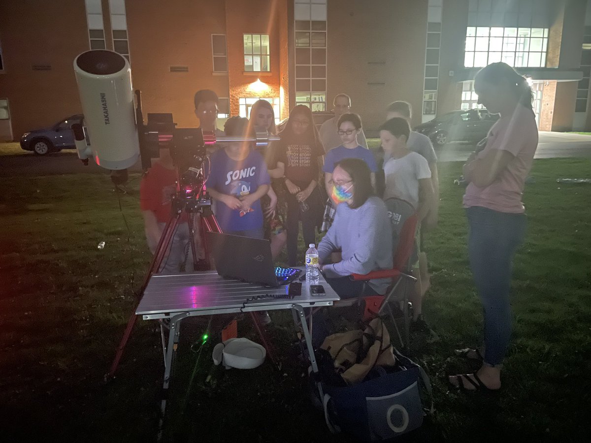 MrsAyala33's tweet photo. Stargazing Night 💫 @D33Leman https://t.co/F9L6ToF1lX