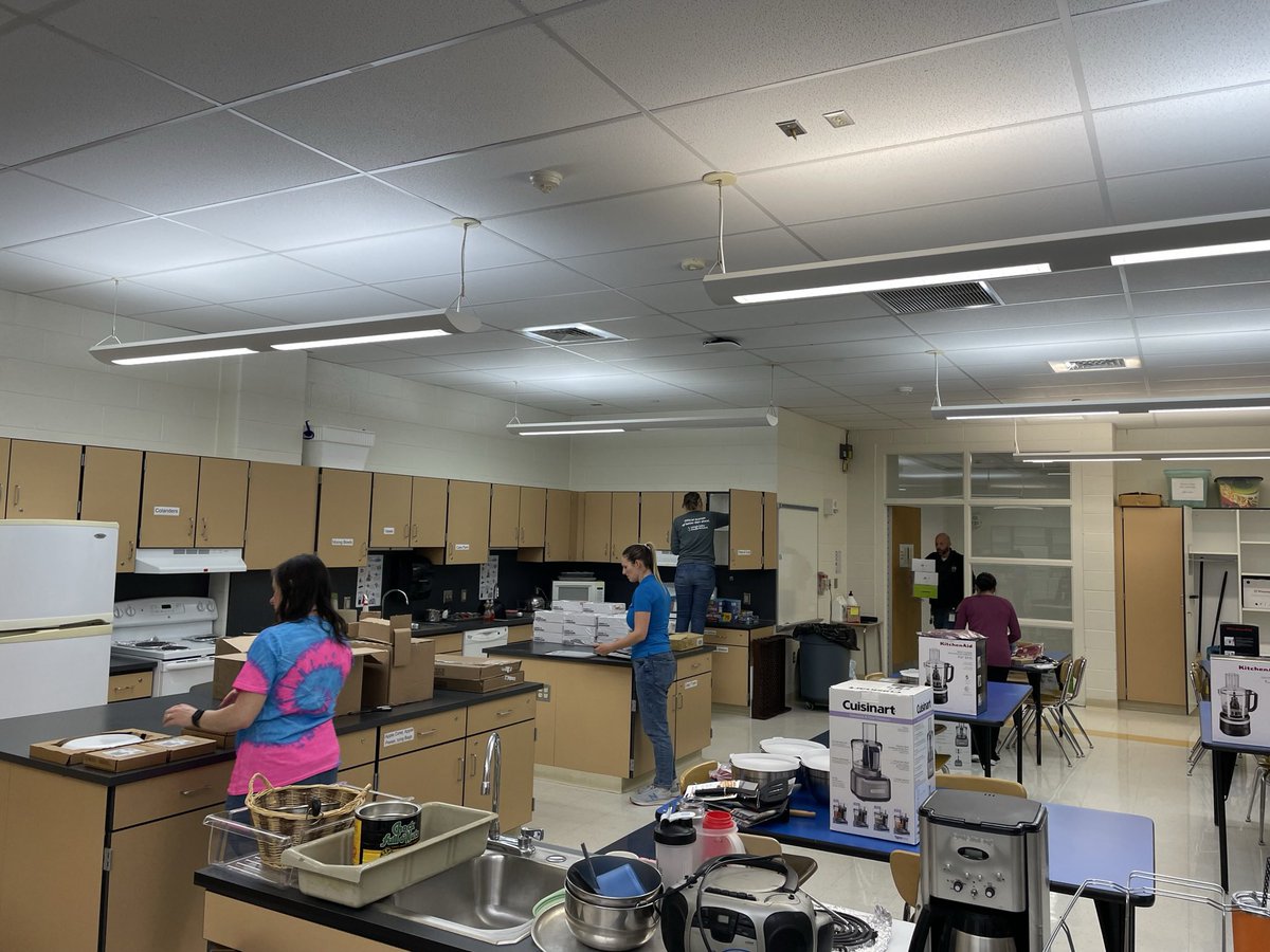 Mrs_CreazzoCSC's tweet photo. Such a pleasure to partner with @LVHN again for the @VolunteerLV Volunteer Challenge 2022! Thank you for making our space functional and organized again! @BASDBroughalMS #volunteerchallenge https://t.co/OsrrvXqwHq
