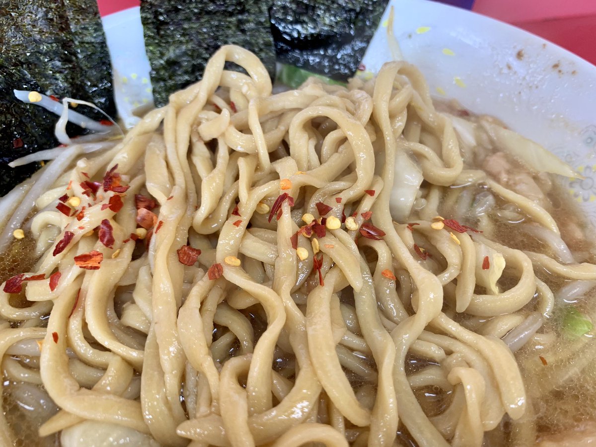 RicardPernodxxx's tweet photo. 🍜二郎®︎@一之江 小豚(¥800)+全部(¥0)+粗挽唐辛子(¥0)+生玉子(¥50)+焼のり(¥50)。思春期の #MasterPieace 豚由来FZグル汁をゴクゴクいきたい衝動Max。(☝՞ਊ ՞)☝定休明けのExtra Virgin 豚由来エキスがバッチリきまったプースーとWild豚のアゲアゲLunchはHappinessなBon AppétitをPresent4U https://t.co/uQCIbCrkAq