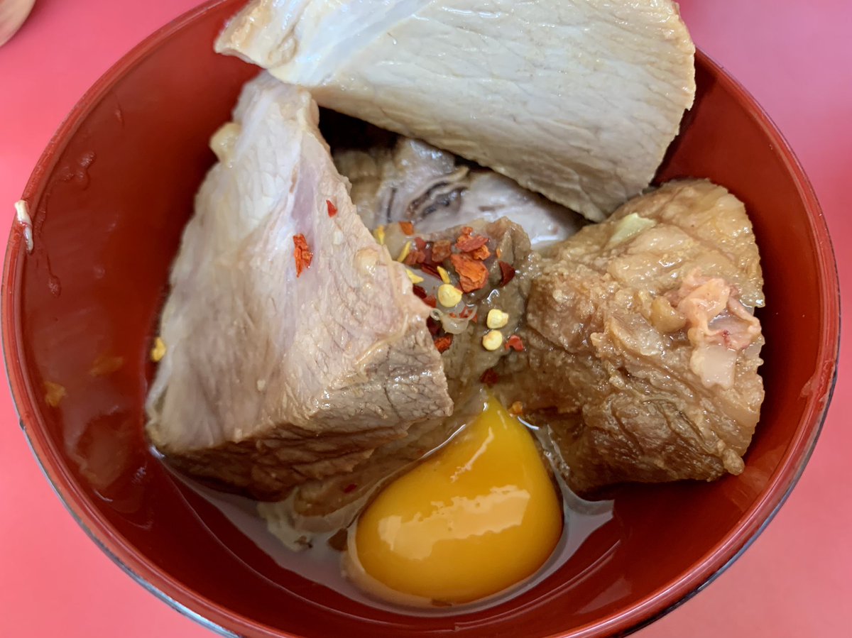 RicardPernodxxx's tweet photo. 🍜二郎®︎@一之江 小豚(¥800)+全部(¥0)+粗挽唐辛子(¥0)+生玉子(¥50)+焼のり(¥50)。思春期の #MasterPieace 豚由来FZグル汁をゴクゴクいきたい衝動Max。(☝՞ਊ ՞)☝定休明けのExtra Virgin 豚由来エキスがバッチリきまったプースーとWild豚のアゲアゲLunchはHappinessなBon AppétitをPresent4U https://t.co/uQCIbCrkAq