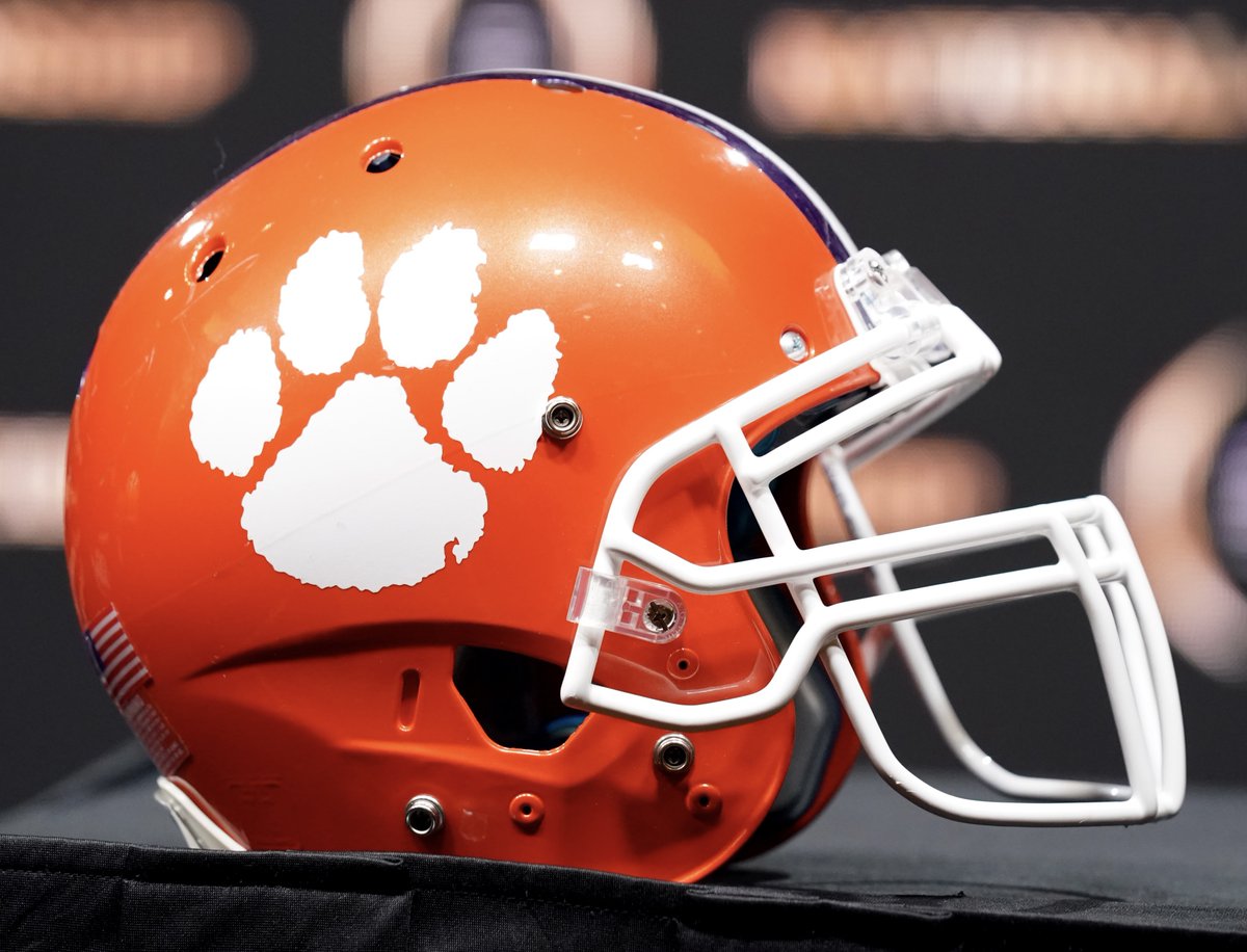 PFF_College's tweet photo. Who’s the first player that comes to mind while looking at this image❓ https://t.co/JLZK0zTg2P