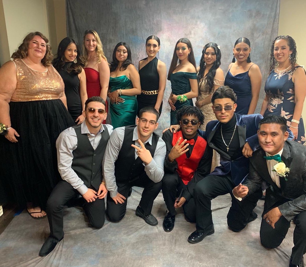 elba_leanos's tweet photo. Grant HS Prom 2022 @LaraK_82 @GYawright https://t.co/bIQiBpE3U6