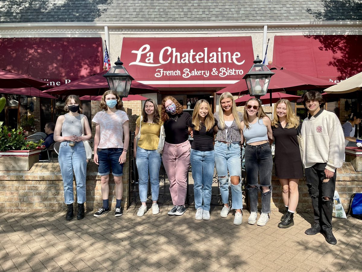 sewm14's tweet photo. Enjoyed a beautiful day celebrating art, food, culture, laughter &amp; joy of being together w/AP Euro ‘21 &amp; ‘22 group. These young adults have the world at their feet &amp; I cannot wait for their adventures to begin. Truly an honor to be a part of their journey. @GLHSLions #apeuro https://t.co/82pScvR5bq