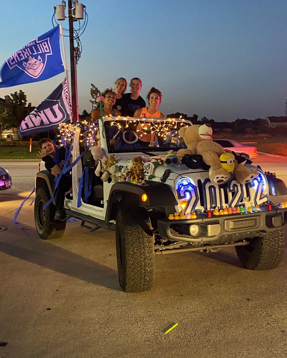 ambyclink's tweet photo. My favorite event of the year! @cycreekhs Senior Light the Night Parade! Thanks @cycreekstuco, Cy Creek Fire Department, and our Creek community for a great evening to celebrate #creekseniors22 @VSnokhous @SuptMarkHenry @cfisdleslie https://t.co/qhQl7M4Q2h