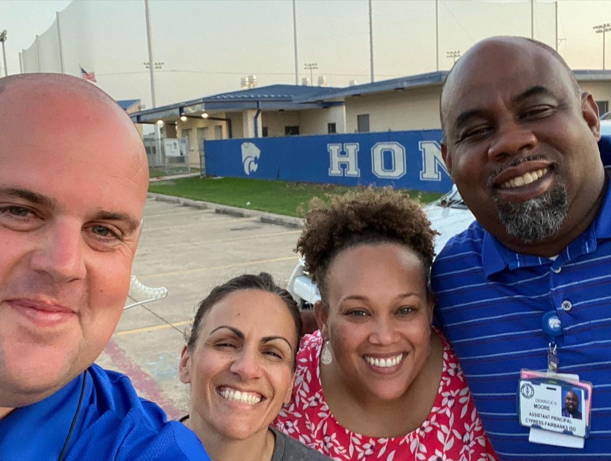 ambyclink's tweet photo. My favorite event of the year! @cycreekhs Senior Light the Night Parade! Thanks @cycreekstuco, Cy Creek Fire Department, and our Creek community for a great evening to celebrate #creekseniors22 @VSnokhous @SuptMarkHenry @cfisdleslie https://t.co/qhQl7M4Q2h