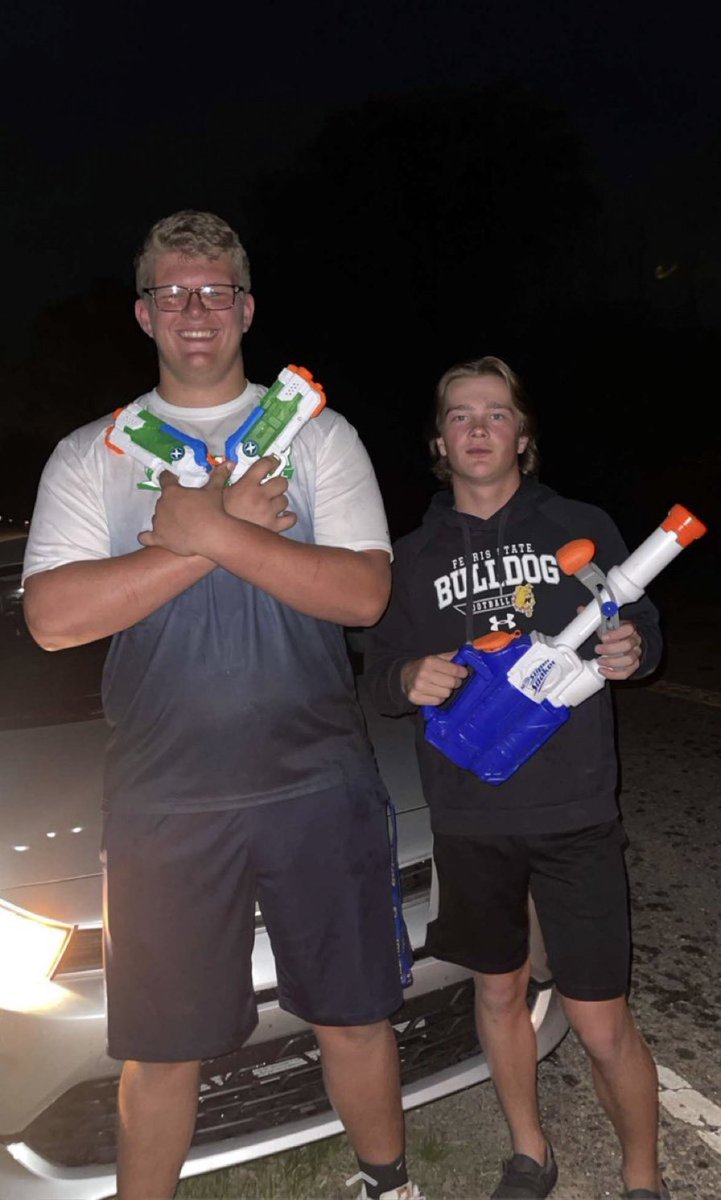 Bros 4
Idiots 1
This one was over before it started, wave the white flags 🏳️🏳️ #littleg