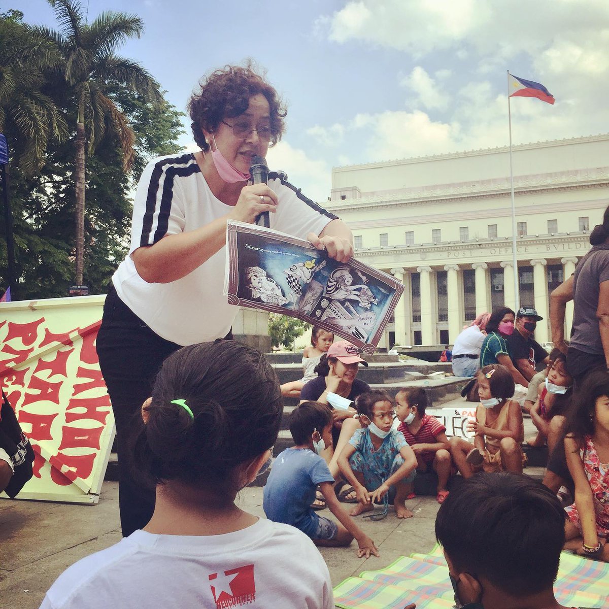 bulatlat's tweet photo. LOOK. Award-winning actress Shamaine Buencamino reads the book EDSA at the Liwasang Bonifacio, site of the people's protest against election irregularities. 

Written by Russel Molina, EDSA is about the anti-dictatorship movement.
Photo by Tey Lopez https://t.co/b9xO9KEPCy