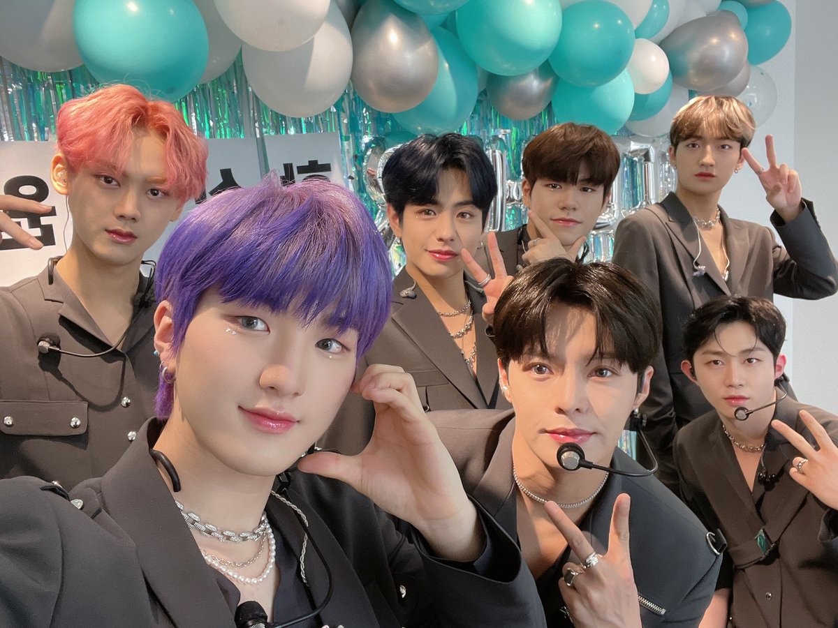 TagBrasil_'s tweet photo. [📸: 11.05.22]

Atualização do #CIIPHER no Twitter.

"Faz muito tempo que não estamos no palco...
Ciipher não consegue viver sem o stage 👍
A tão esperado, Clue!! Eu sinto sua falta 💕
Retorno do Ciipher #gabo🌍"

#싸이퍼 #Ciipher_Fame @RAIN_Ciipher https://t.co/pT3pfOKEiG