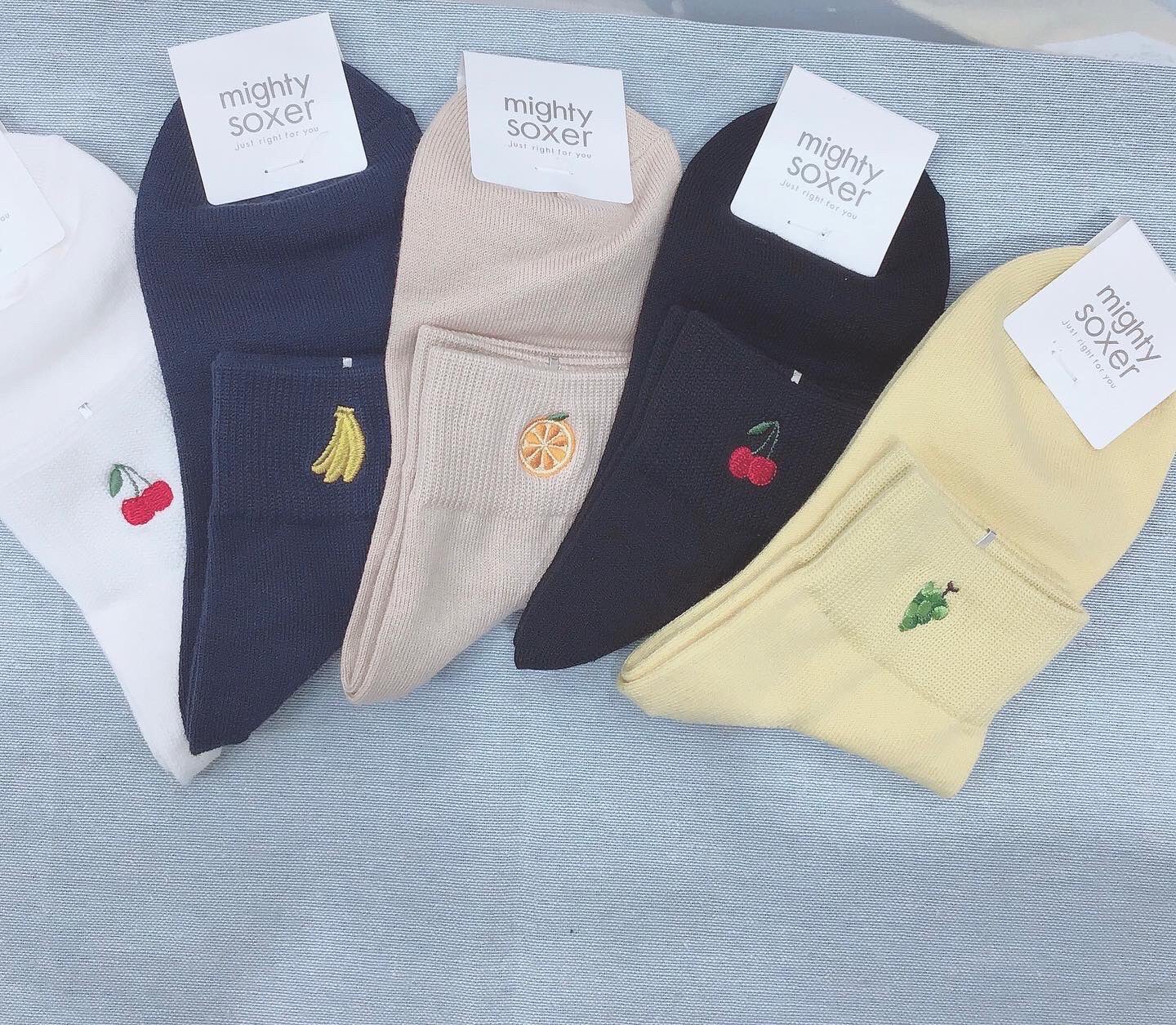靴下屋原宿竹下通り店 今回オススメの商品はフルーツ刺繍ソックスをご紹介致します フルーツ刺繍アンクレット 税込 358 韓国ファッションの雰囲気をイメージしました アンクル丈で長めのゴム口にワンポイントでさくらんぼとバナナを