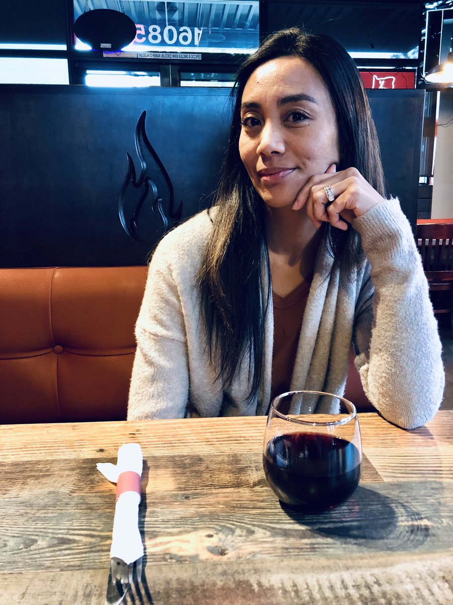 cystyle's tweet photo. Hump day + Date night = 🔥🍕🍷 https://t.co/IJFKPBIAql
