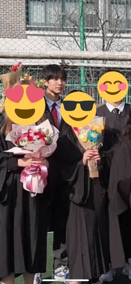 lovesbambii's tweet photo. at the back of my head, i still think about heeseung in his graduation https://t.co/CeKpn5oSQz