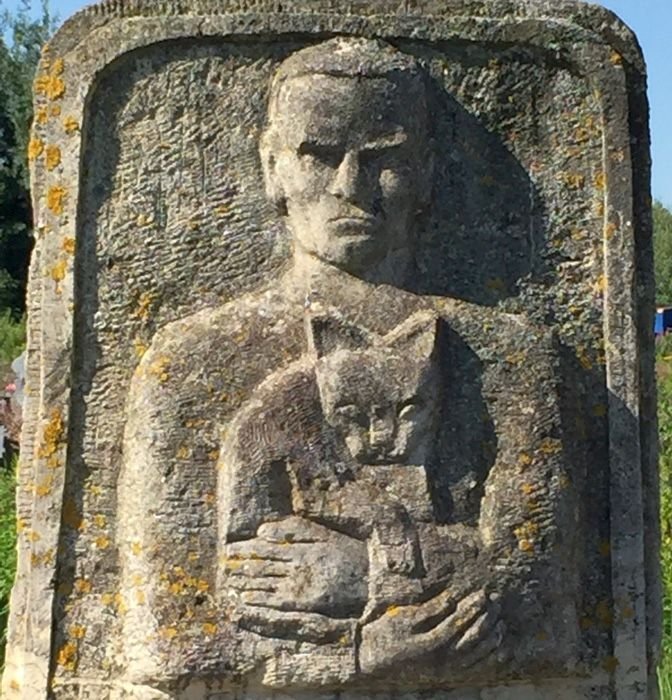FernandoRGallo's tweet photo. What a legend, he even put Asya on his tombstone https://t.co/4ZusiUChJt