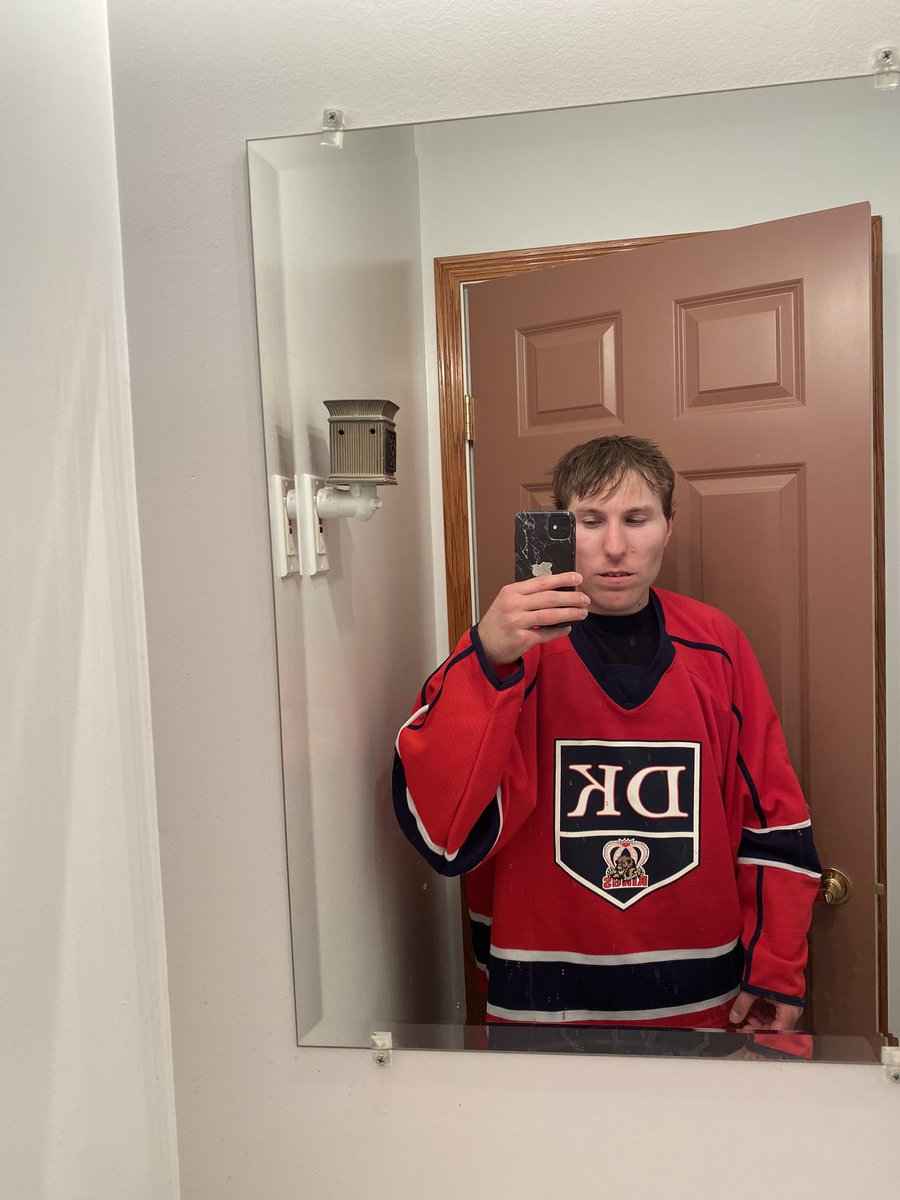 The <a href="/dauphinkings/">Dauphin Kings</a> beat the <a href="/MJHLPistons/">Steinbach Pistons</a>  with a score of 2-1 tonight and cup champions