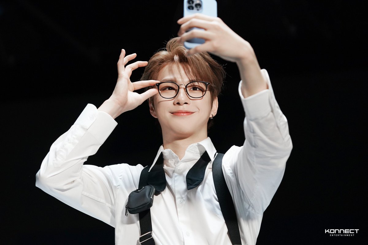 kangdaniel_com's tweet photo. [📀EVENT📀]

DANITY❤️ Plz quote twt a screenshot of your #KANGDANIEL #TheStory album purchases

And a mysterious Santa 🎅 Danity will buy 100 albums to match it!!

👉Every proof of minimum 2 albums purchased or $20 donated on May 12 (KST) = 1 PLATFORM ALBUM donation!

 #강다니엘 https://t.co/xyDG4QStzE