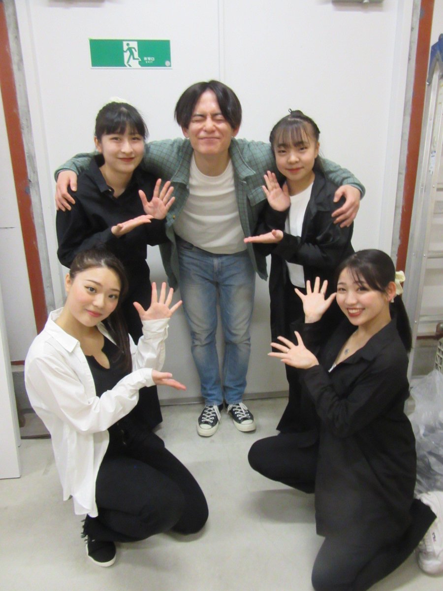 city_osaka's tweet photo. 先日は、アリオ八尾にて
#OCW パフォーマンスショーを
開催しました 💛

榊原徹士 さんが特別ゲストとして
出演して下さり
とても盛り上がりました (＾ω＾)

オフショットをお届けします 🌟

#みどりの日 #GW #エモーションライズ #イベント #大阪 #アリオ八尾 #榊原徹士 さん #パフォーマンス https://t.co/Ct5c9cjrwM