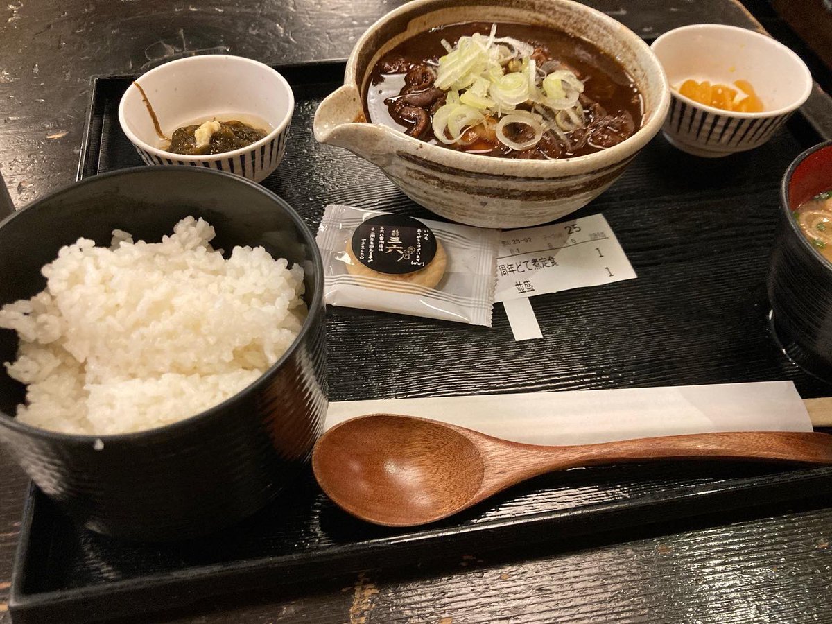 akalight8's tweet photo. 12周年のどて煮のお得な甘さにつけこまれてきた！

もつ焼き煮込み三六  #八重洲地下街

どて煮に豆腐と煮卵🥚！
しかもありがたいのが、店員さんがこの定食でしょ…！な感じで聞いてくださる😭
並んでもなかった…！
定食は今日と明日！夜もビール🍺お得
https://t.co/yUjz2F6SWt https://t.co/rPs9qjqRKR