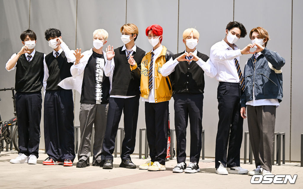 wonubliss's tweet photo. Jeonghan, DK, Hoshi, Jun, The8, Seungkwan, Mingyu, Joshua - Knowing bros recording #세븐틴 @pledis_17 https://t.co/XE7QExd1ET