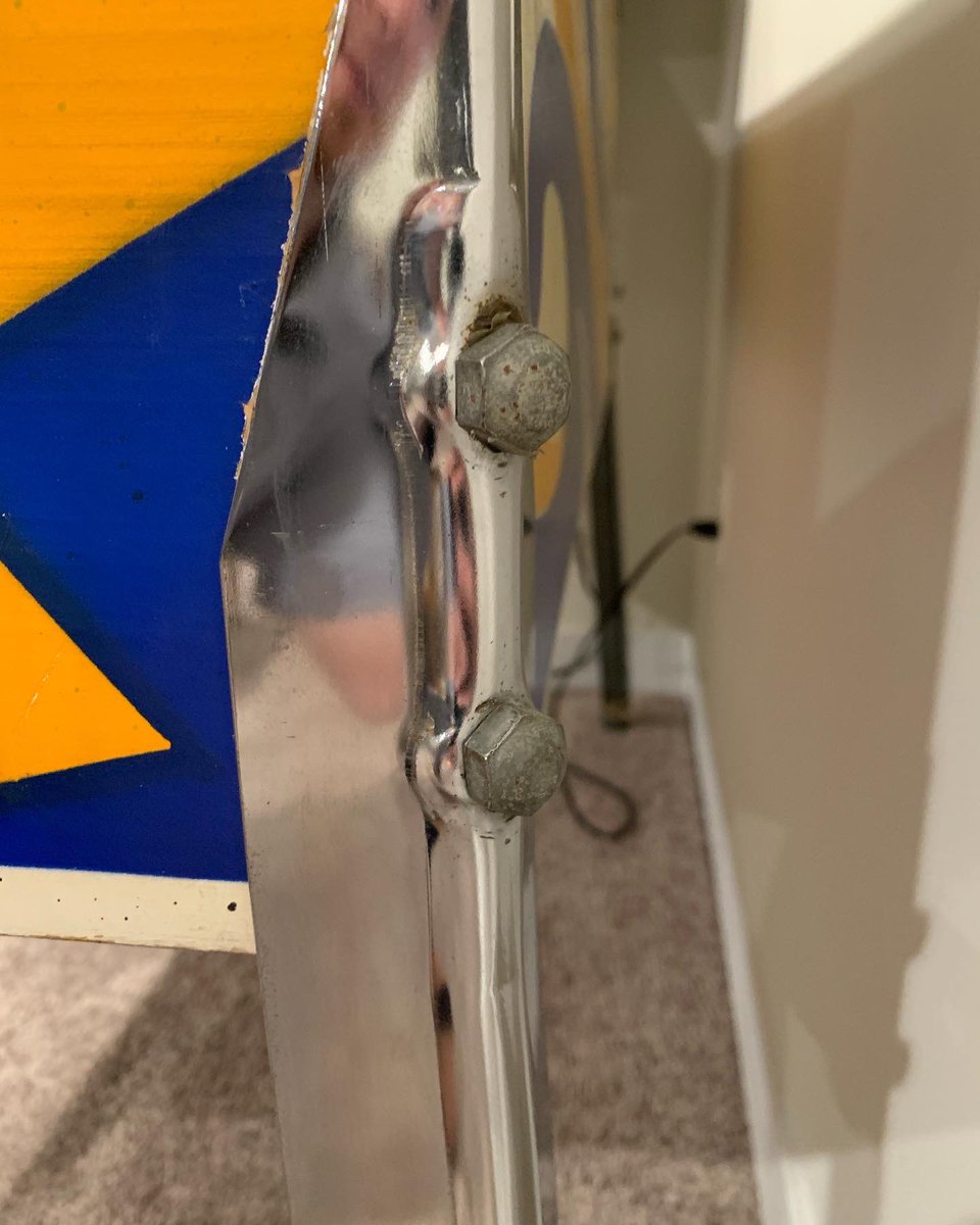 ThePinScientist's tweet image. Before and after… polishing a client’s Surfer (Gottlieb EM) legs. 🏄‍♂️ 🏄‍♀️ 

TheEMScoreKeeper.com 

#Pinball
#PinballMod
#PinballMods
#PinballRepair
#PinballRestorations
#Electromechanical
#ElectromechanicalPinball
#ElectromechanicalPinballMachine
#Restoration
#FixingIt
#Hobby