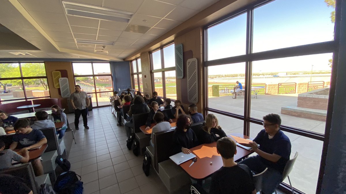 chapinpltw's tweet photo. Fun #NewMagnetHusky meeting with #incomingfreshman families. #GoalExpectations for2023 #PLTW #IED #Hapoy2BAHusky #ChapinMagnet #STEMandMePPT, #VideoJournals #EngineeringAmbition https://t.co/vnpCgMgb2z