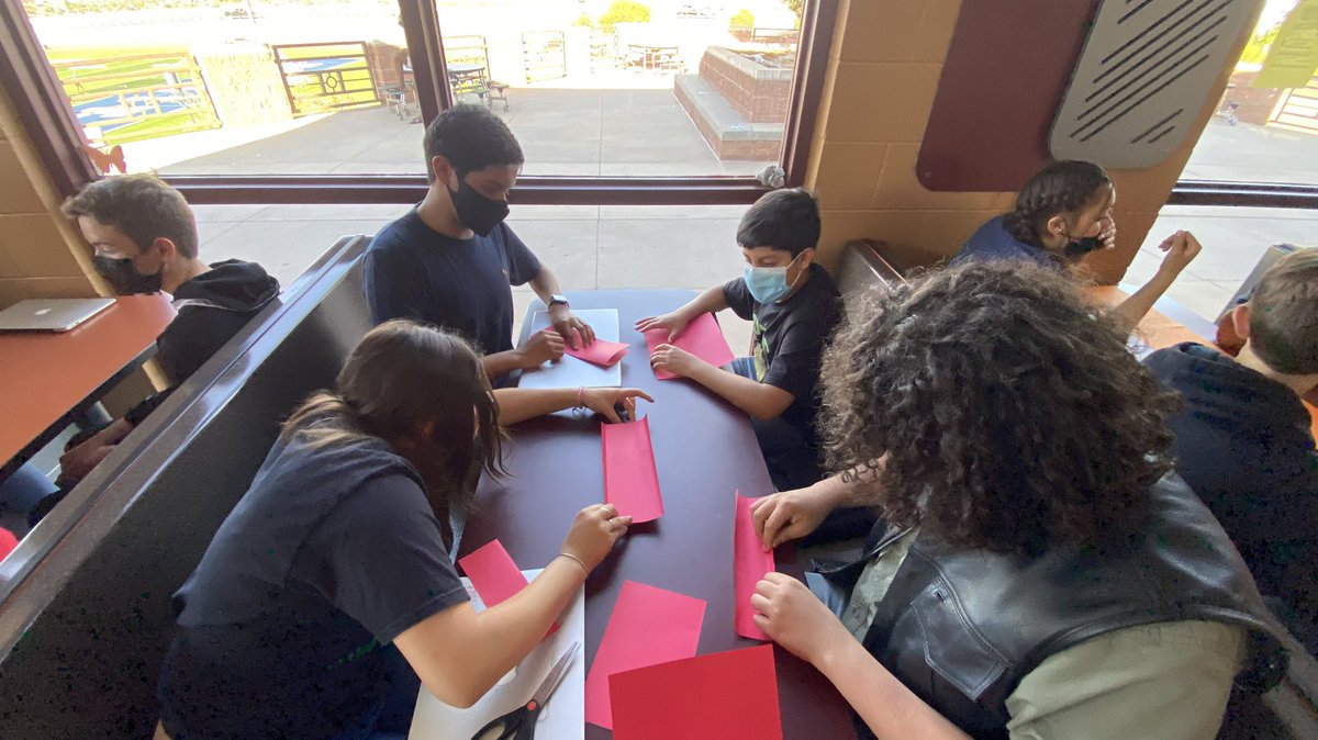 chapinpltw's tweet photo. Fun #NewMagnetHusky meeting with #incomingfreshman families. #GoalExpectations for2023 #PLTW #IED #Hapoy2BAHusky #ChapinMagnet #STEMandMePPT, #VideoJournals #EngineeringAmbition https://t.co/vnpCgMgb2z