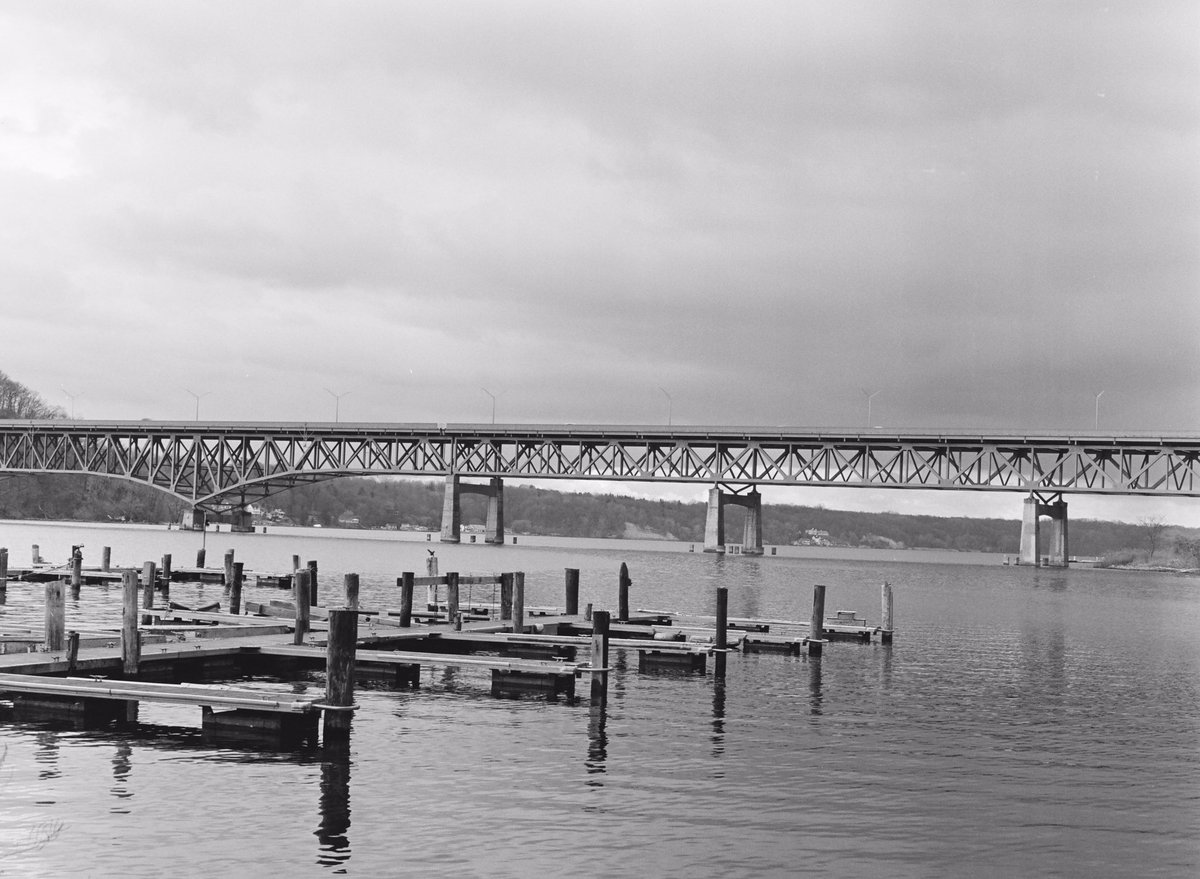 Bay Bridge

Irondequoit, NY
🎞 #KodakTriX
🥼 Praus Productions