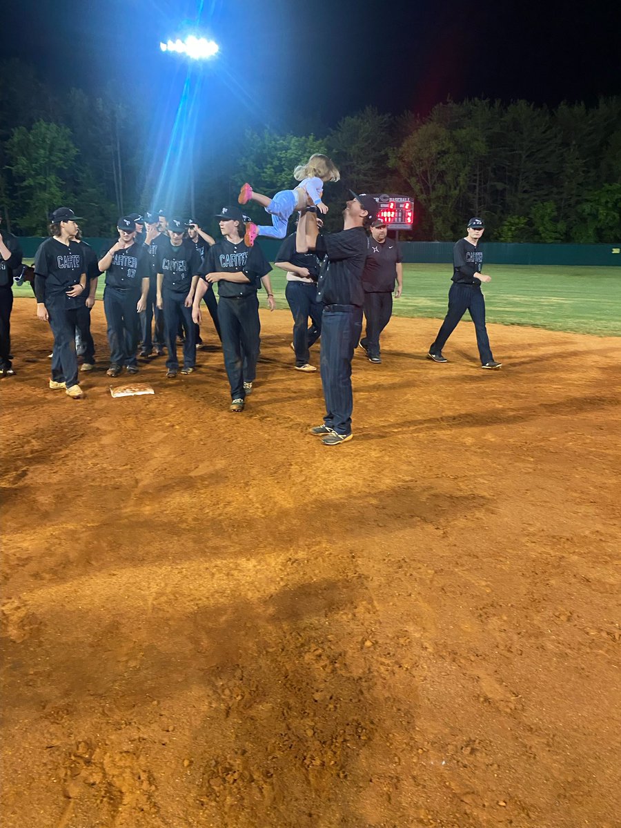 armstrongc227's tweet photo. District champs! Thank you to my girls and these great assistant coaches! Love this team! @KarriLArmstrong @LoHayes2 @kgriph11 @ToddLance54 https://t.co/R6snWMlsHE