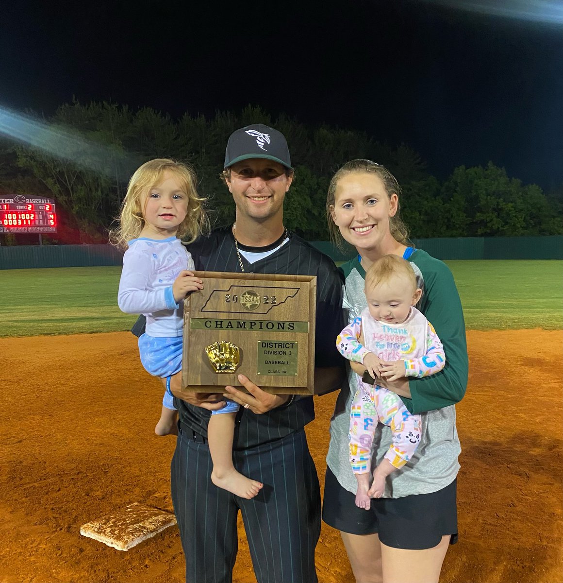armstrongc227's tweet photo. District champs! Thank you to my girls and these great assistant coaches! Love this team! @KarriLArmstrong @LoHayes2 @kgriph11 @ToddLance54 https://t.co/R6snWMlsHE