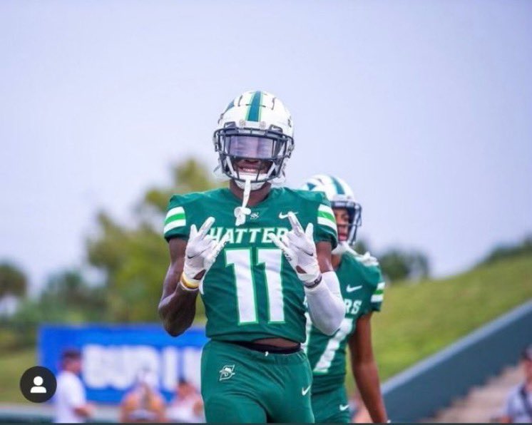 Blessed to receive my first Division 1 offer from Stetson University!💚🤍  
<a href="/CoachRouz/">Anthony Rouzier</a> <a href="/Jake_wfey/">Coach Fey</a> <a href="/embo85/">Coach Embo (Embree)</a> <a href="/coachbshep/">B. Sheppard</a>