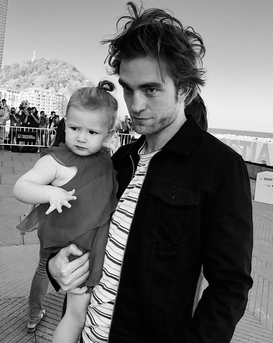 doseofpattinson's tweet photo. i can’t with uncle rob and little scarlett 🥰🥰🥰🥰 https://t.co/68Cyf2ATnx