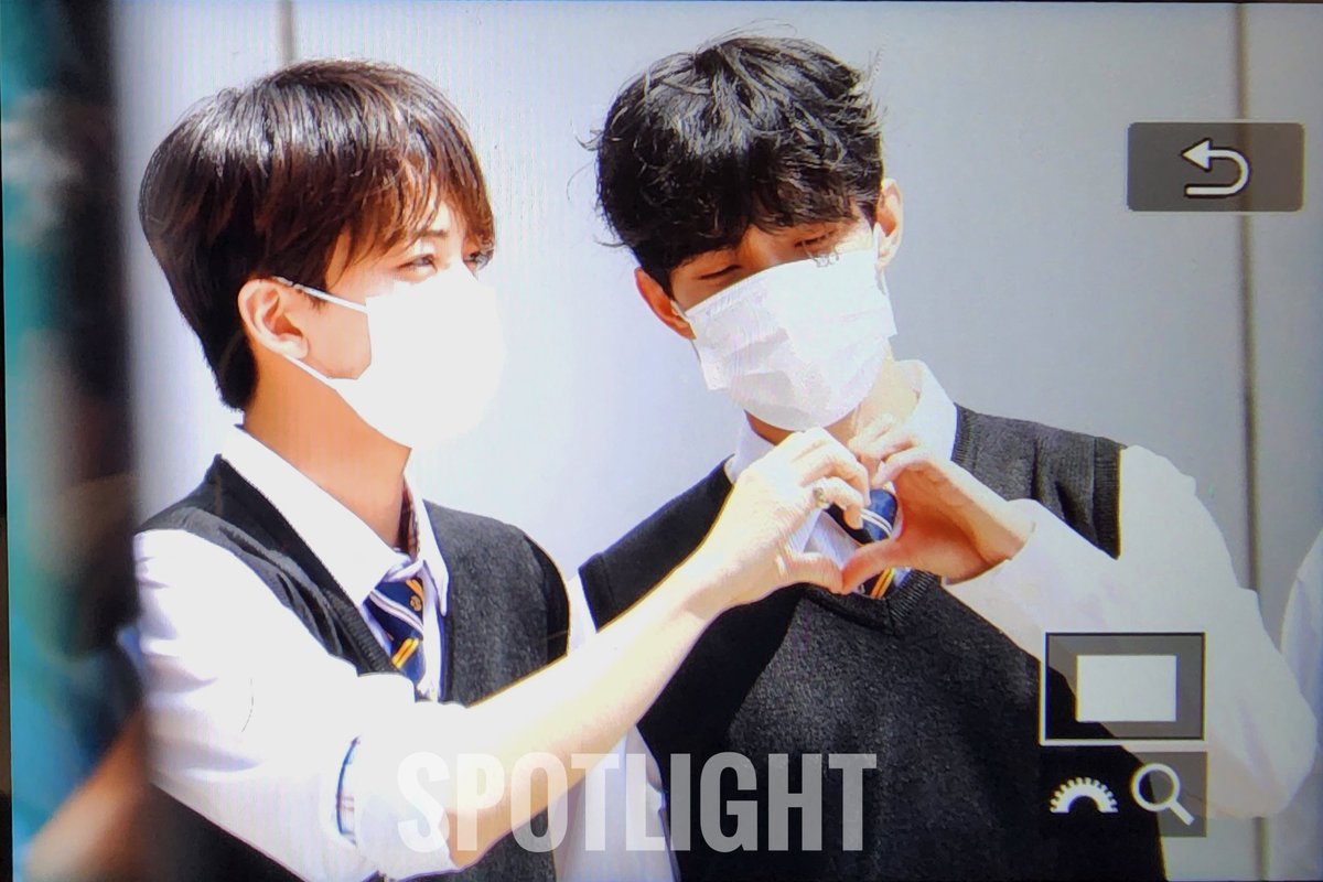 spotlight_17's tweet photo. 220512 아는형님 출근 Preview
#세븐틴 #SEVENTEEN #정한 #JEONGHAN #도겸 #DK https://t.co/MufCDDFI5G