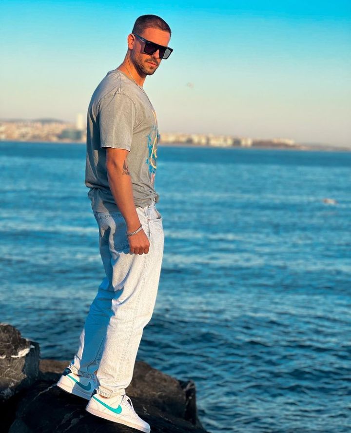 TeamLuismiEpda's tweet photo. Hagamos tendencia a este churro !  #LuismiCastroEPDA https://t.co/vWBV5BI4Ac