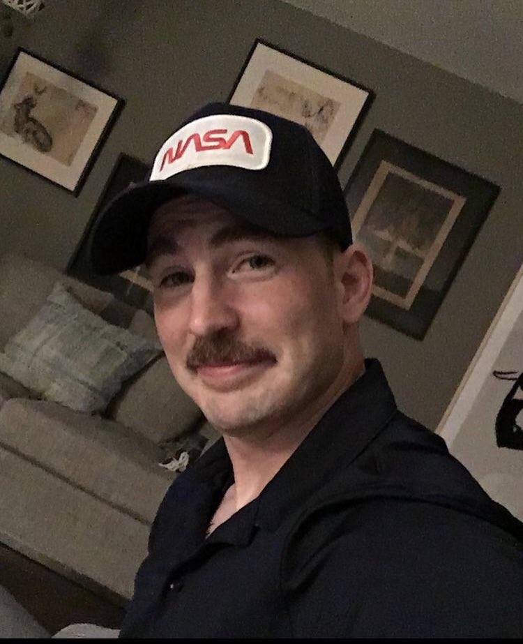 yelenasmile's tweet photo. officially passing ownership of this acct to @avixkook cus theyโve been making all the bomb asf memes. time to dip like chris evansโ moustache ๐ซ๐ #goodbyetotheworld #akatwitter https://t.co/brOXonyTUg