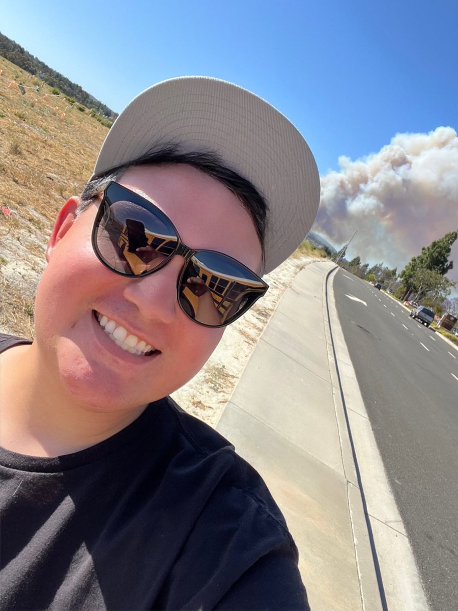 DannySunshinee's tweet photo. Enjoying the smell of So Cal Fires π₯ #abceyewitness @ABC7 yayyyyy https://t.co/HLHAVSmGjO