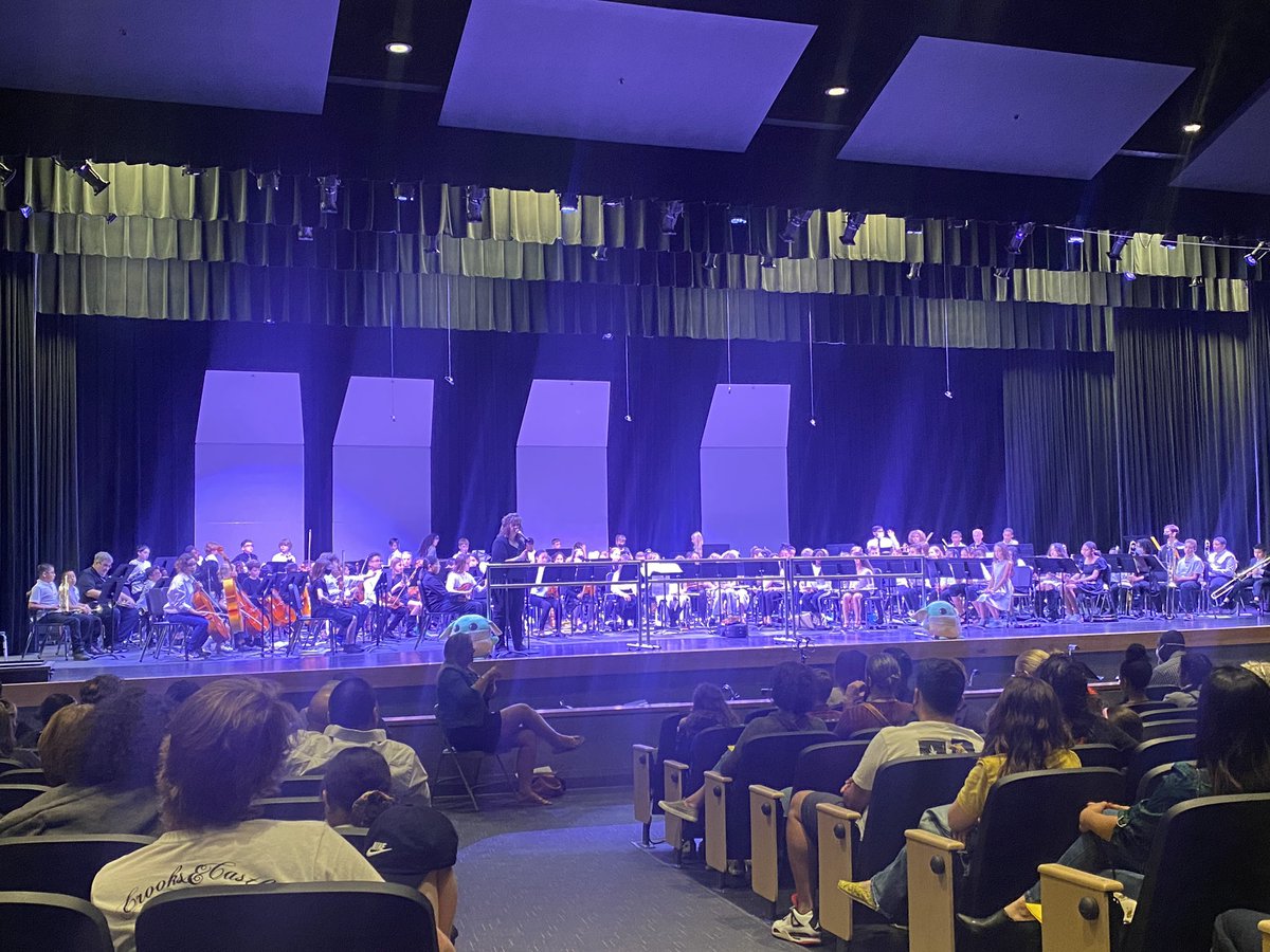 Tremendous performance tonight by the musicians of Parkway ES and Whittier ES Band and Orchestra during a collaborative performance at our gracious hosts at Frederick High School. Gifted musicians and teachers and great community support= success. #FCPS
