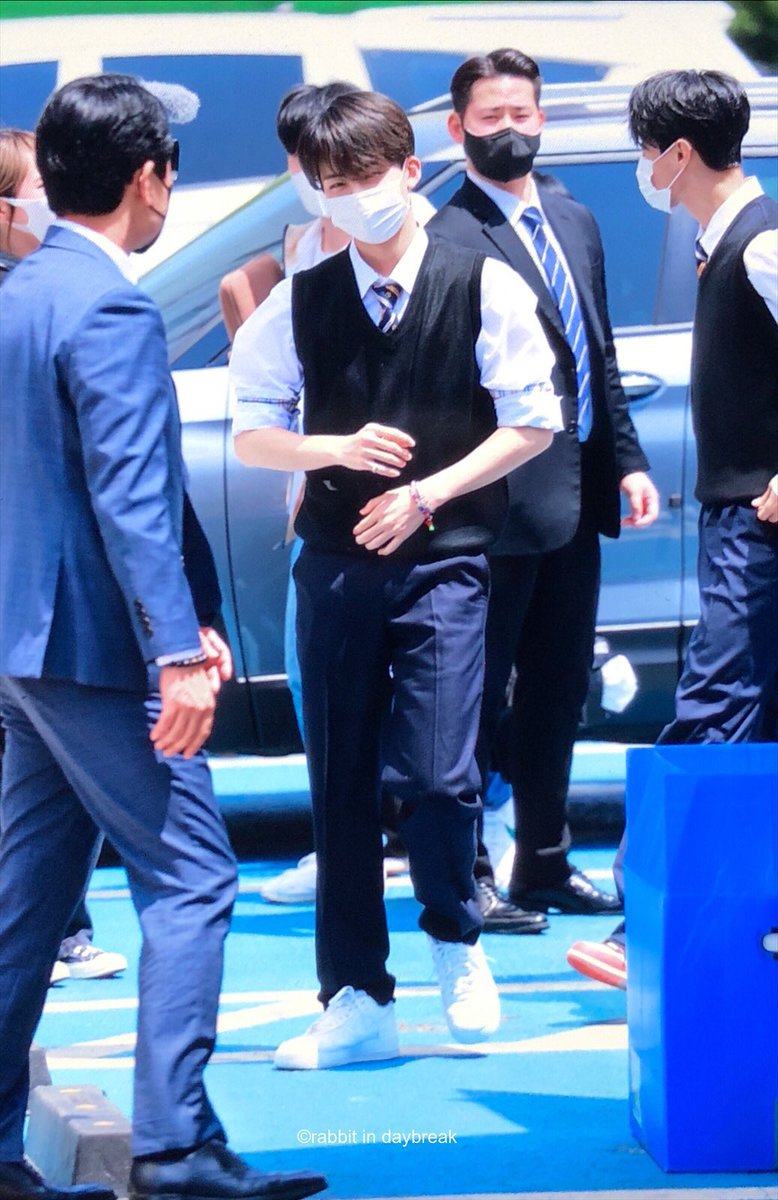 ⬅️얘가                                       얘의 ➡️
으헝헝 애완호랑이라는게 너무 조음