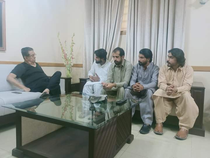 saraiki_council's tweet photo. The members of Saraiki Students Council and Pakhtoon Student council had a meeting today with MNA Nawab Yusuf Talpur. They assured us that they will raise our voice in the parliament and discuss the issue with education minister to solve this issue.
#SaveQau
#StrikeIsOurRight https://t.co/Wx8CesBwsI