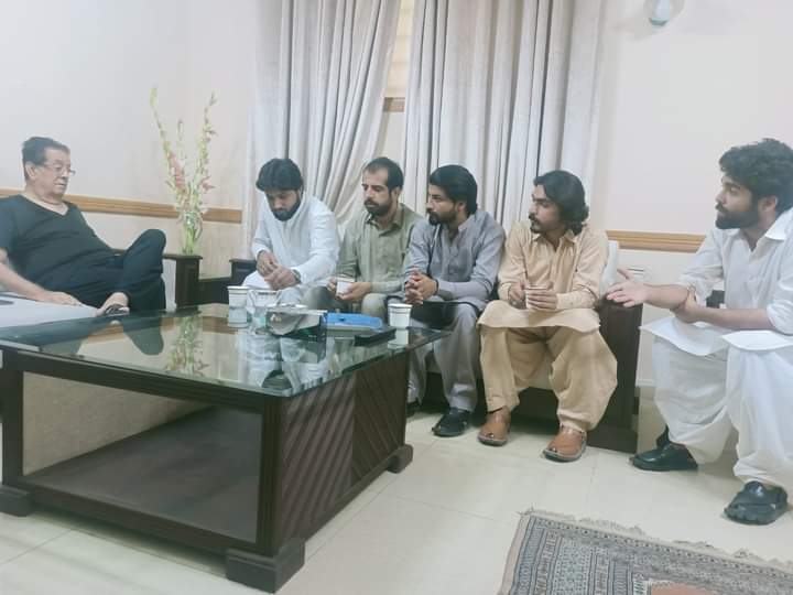 saraiki_council's tweet photo. The members of Saraiki Students Council and Pakhtoon Student council had a meeting today with MNA Nawab Yusuf Talpur. They assured us that they will raise our voice in the parliament and discuss the issue with education minister to solve this issue.
#SaveQau
#StrikeIsOurRight https://t.co/Wx8CesBwsI