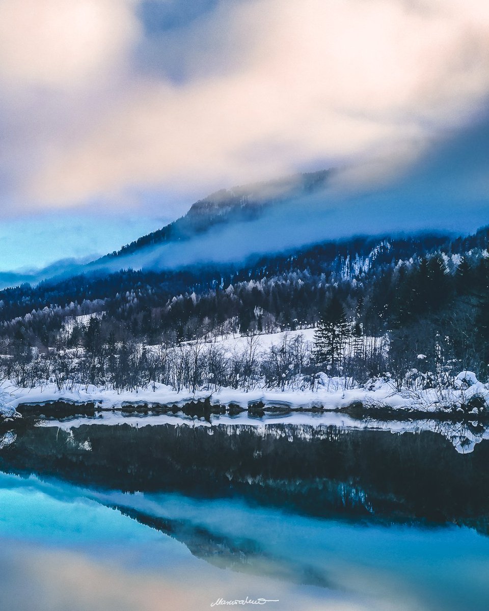 Marusha_____'s tweet photo. • Always ask yourself: Does this support the life i am trying to create? Stay true to your vision.✨ •
A #reflection on a very cold #winter morning in #zelenci #Slovenija, december 2021.❄️ https://t.co/gcmI0sTySk