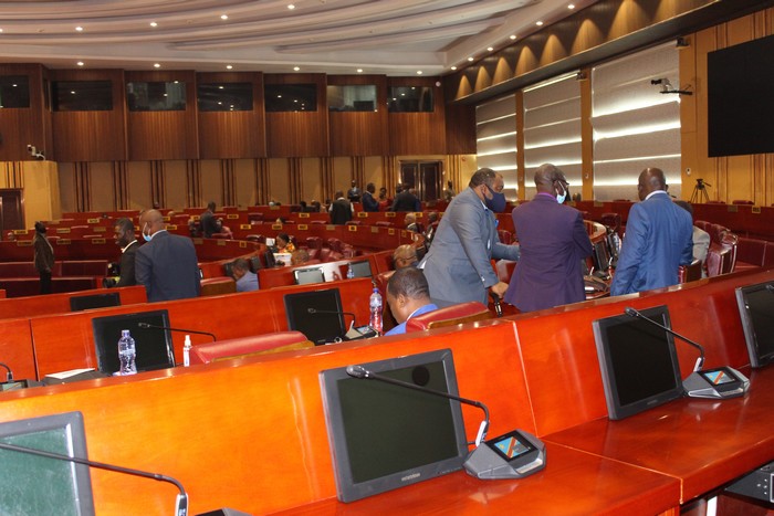 DgmRdc's tweet photo. Le rapport de la commission socioculturelle sur la #Loi portant promotion et protection de #peupleautochtone #pygmées en RDC a été adopté ce mardi 10 mai 2022 au au Sénat. Elle a été renvoyée à la commission socioculturelle et à la commission PAJ pour amendements pendant 9 jours. https://t.co/5quztQ3Rnp