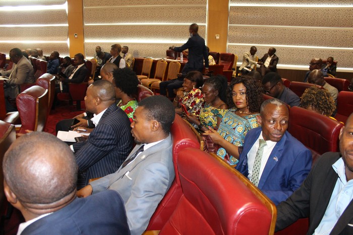 Le rapport de la commission socioculturelle sur la #Loi portant promotion et protection de #peupleautochtone #pygmées en RDC a été adopté ce mardi 10 mai 2022 au au Sénat. Elle a été renvoyée à la commission socioculturelle et à la commission PAJ pour amendements pendant 9 jours.