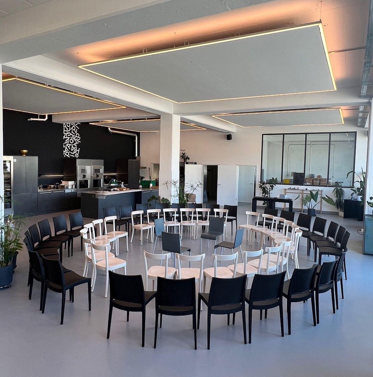 Premier cercle de discussion #Trust4SMEs ce matin à Renens 🚀🇨🇭 Beaucoup d'échanges avec les 25 PME du programme. Plus d'infos sur cet événement organisé avec <a href="/SGE/">Switzerland Global Enterprise</a> et <a href="/swissmem/">Swissmem</a> bit.ly/3yEgzJE #TrustValleyCH #digitalTrust #cybersecurity <a href="/lennig/">lennig</a> <a href="/inthemagma/">Magaly Mathys</a> @RochatJosua