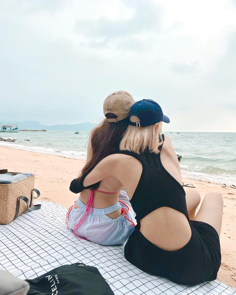 xxxcltvrgr's tweet photo. Bae is the name of #DiaLis ship🤪 https://t.co/kbUYCd6wfL