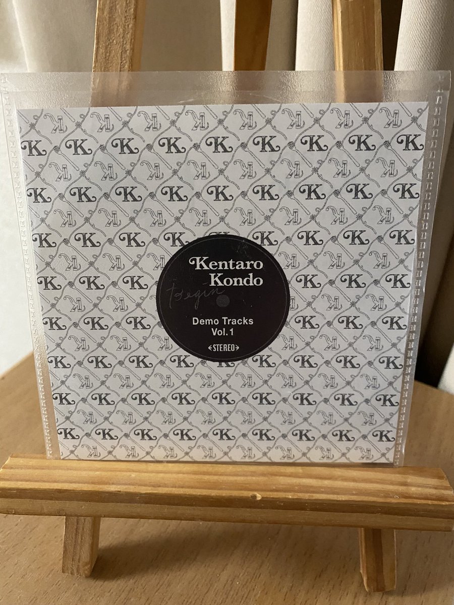 quiet_kenny's tweet photo. The Bookmarcsの近藤健太郎さんの7インチのおまけで付いてたDemo TrackのCDを先ず聴いてる。
ソフトロックとかソフィスティケイトロックがよく分かってらっしゃる方の音楽だなーという印象。
良い曲詰まってます。
#bookmarcs https://t.co/oDLCZg2rzu