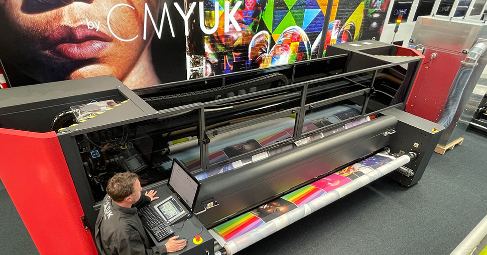 LFRnews's tweet photo. EFI VUTEK FabriVU 340i + makes its UK debut at CMYUK 
Read full story at https://t.co/QR1tICvcNu

.@cmyuk_ltd @EFIPrint 

#wideformatprinting #largeformatprinting #digitalprinting #digitalprint #cmyuk #EFIPrint #opendays #textileprinter https://t.co/XFR7YGVHDO