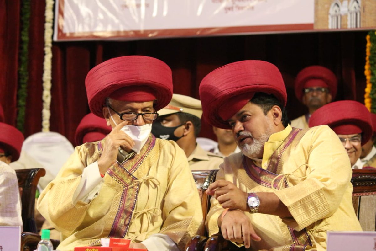 samant_uday's tweet photo. आज पदवी प���रदान समारंभात मा. राज्यपाल भगतसिंग कोशियारी यांच्याशी  विविध विषयांवर चर्चा केली. https://t.co/22psexJmz0