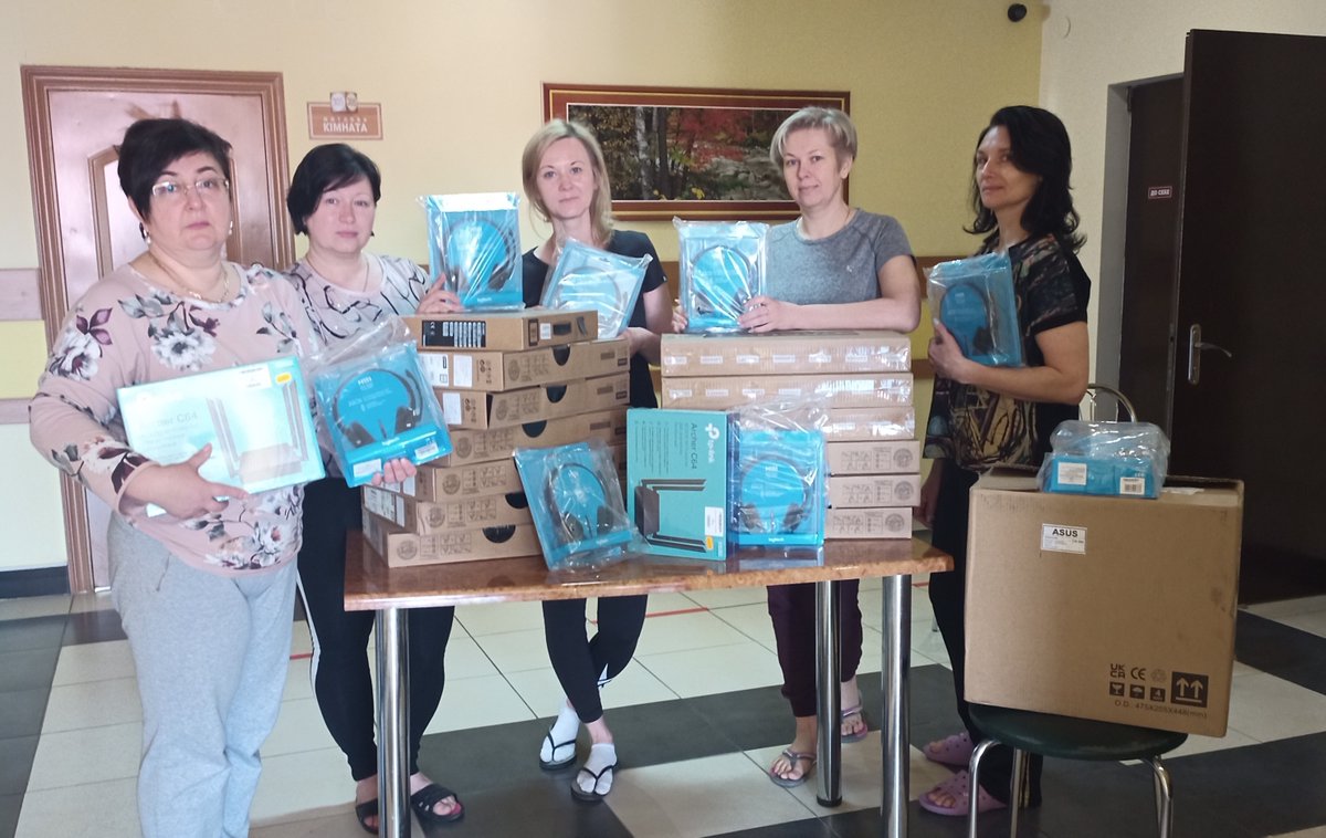 UNDPUkraine's tweet photo. Protecting livelihoods through business recovery is one of our top priorities at @UNDP in #Ukraine. For example, w/ support from @EUDelegationUA, we delivered IT equipment to the Donetsk Oblast State Employment Centre to support efforts to keep Ukrainians working. #StayAndDeliver https://t.co/OFuoC8n993